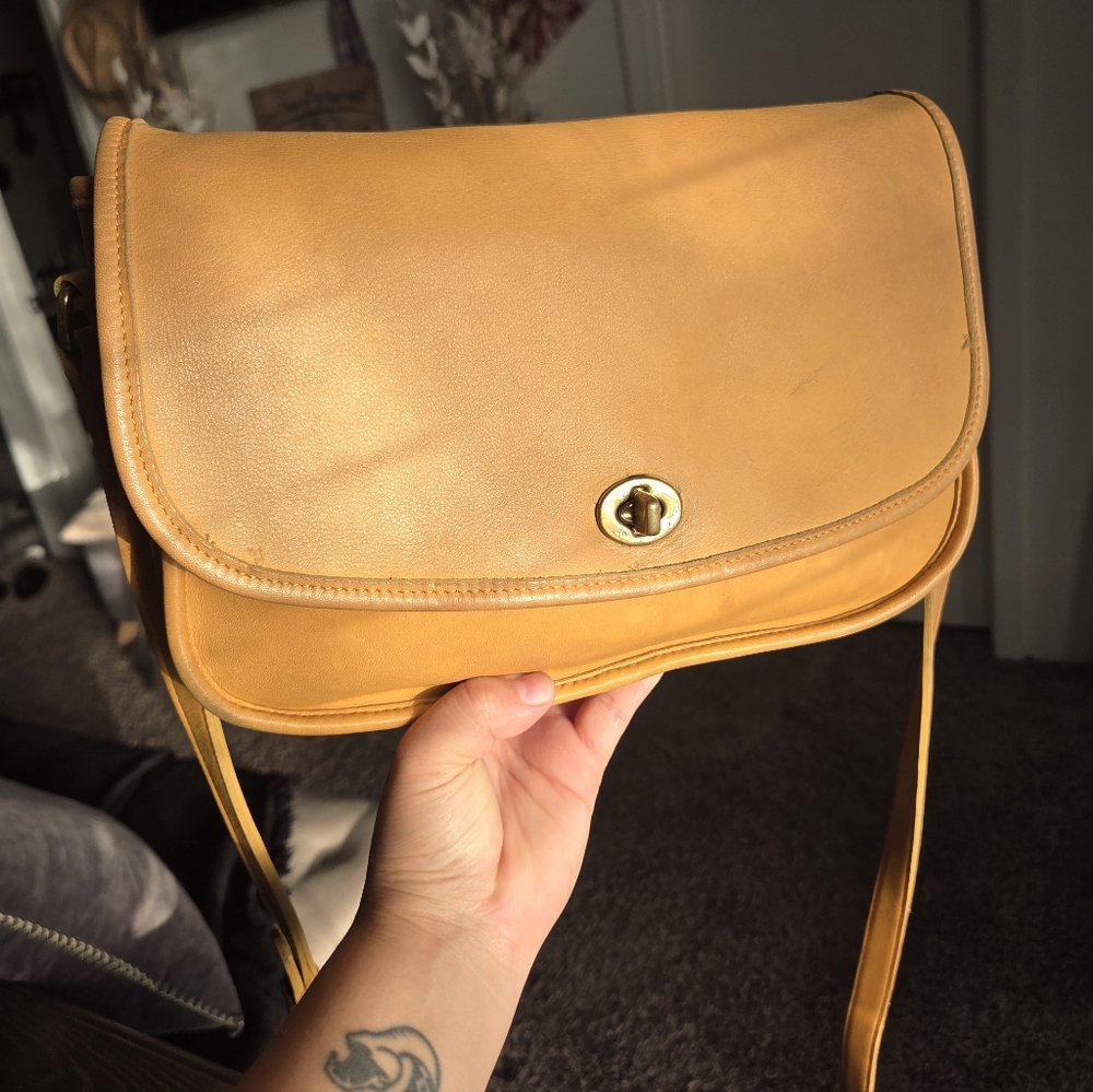 Vintage Coach Yellow City Bag ๐๐๐ป 9790 *PROJECT* - Picture 2 of 14